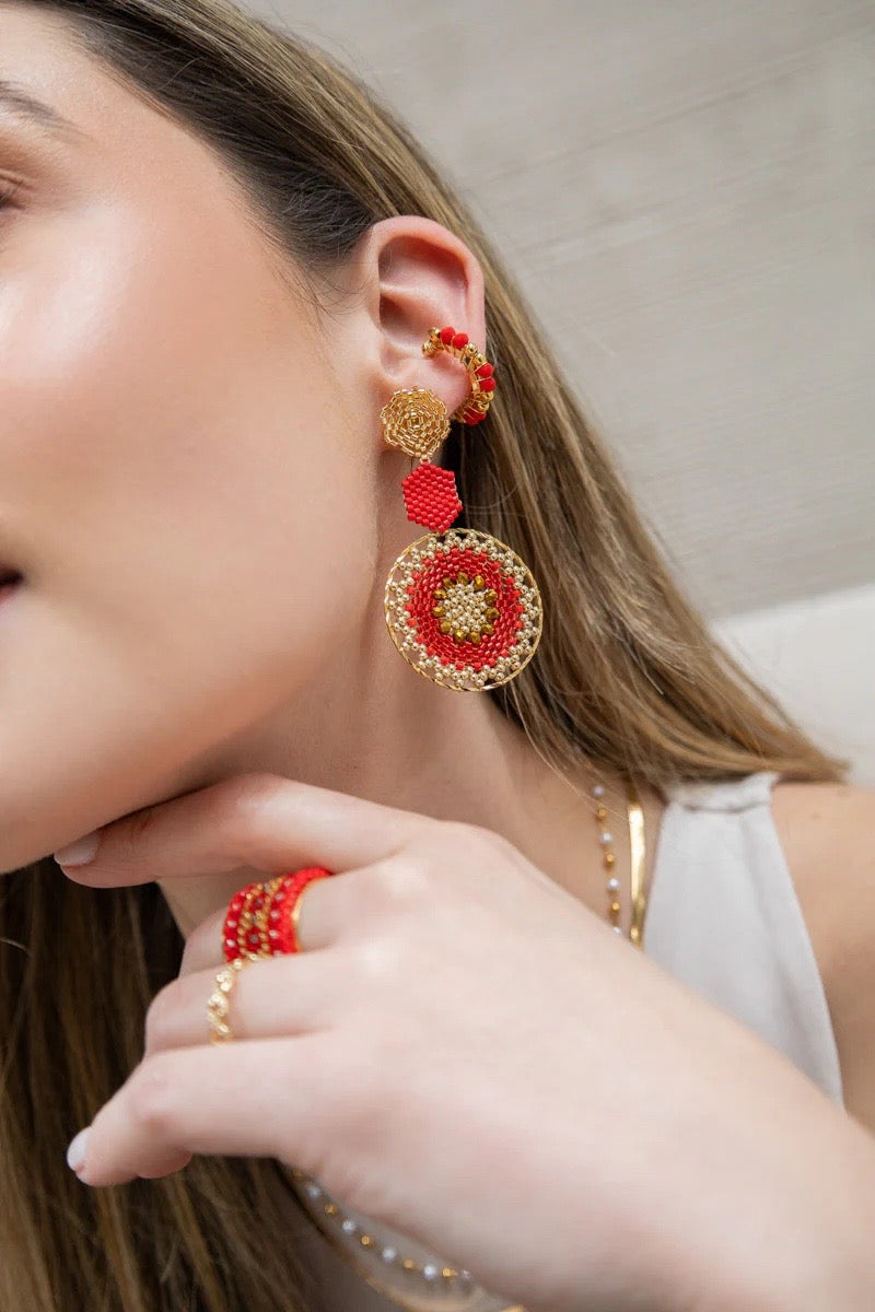 Earcuff rojo y dorado tejido